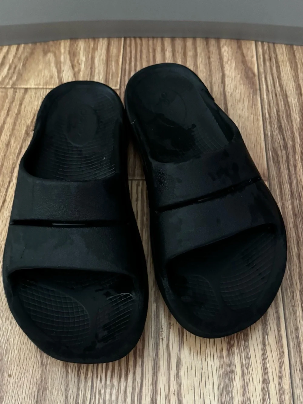 OOOFOS Black Recovery Slides Sandals Slip-Ons Size M6/W8